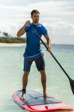 Mega-Herren-Badehose-Men-Swim-Shorts-Blue-Stripes-Color-Blau-Farbe-Geometri-Graphic-Streifen-Print-Swimwear-Southcoast-Bali-Wasser-Sport-Paddle-Board